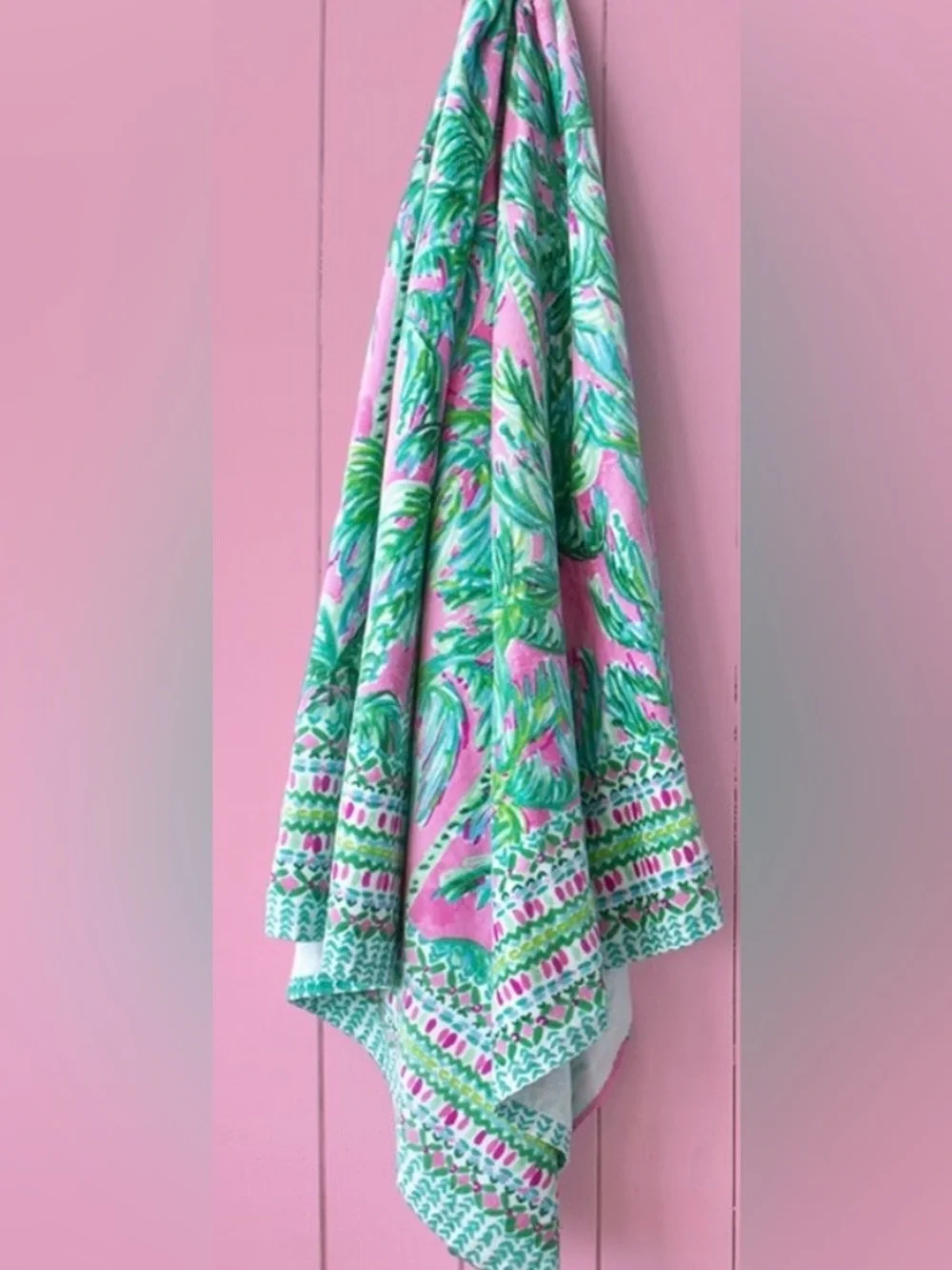 Lilly Pulitzer, New Sealed ”Suite View” Oversized Beach Towel, Free Shipping 🌴🩷